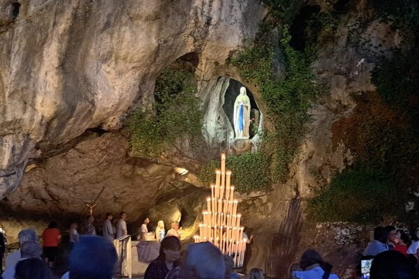 gruta de noche
